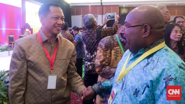 Mendagri Tito Karnavian baru memberi teguran keras, belum sanksi administratif, kepada Gubernur Papua Lukas Enembe yang masuk Papua Nugini secara ilegal.