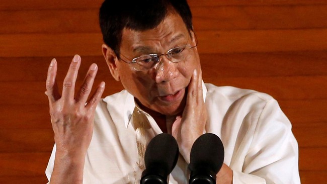 Presiden Filipina Rodrigo Duterte tidak ambil pusing terhadap kritikan dan kecaman terkait kebijakannya menghabisi bandar dan pengguna narkoba.