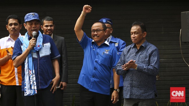 Sekjen Partai Demokrat Hinca Panjaitan berkata sampai saat ini Ahok belum pernah mendatangi markas Demokrat untuk meminta dukungan dalam Pilkada DKI 2017.
