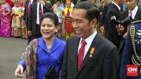 Jokowi Akui Rindu Iriana Usai Tonton 'Dilan 1990'