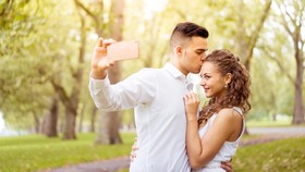 Menguntit Foto Selfie Teman Dapat Pengaruhi Kejiwaan
