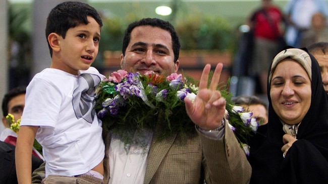 Shahram Amiri, ahli nuklir itu, ditangkap pada 2010 saat kembali dari Amerika Serikat. Pengadilan memvonisnya bersalah dalam kasus mata-mata.