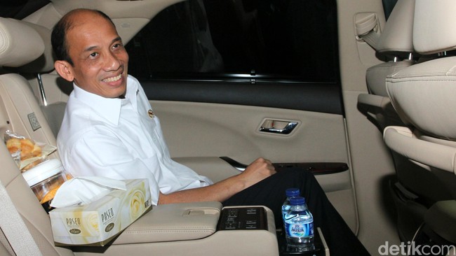 Menurut Hikmahanto Juwana, Presiden Jokowi tidak mungkin mengetahui detail status setiap warga negara, terutama yang telah tinggal lama di luar negeri.