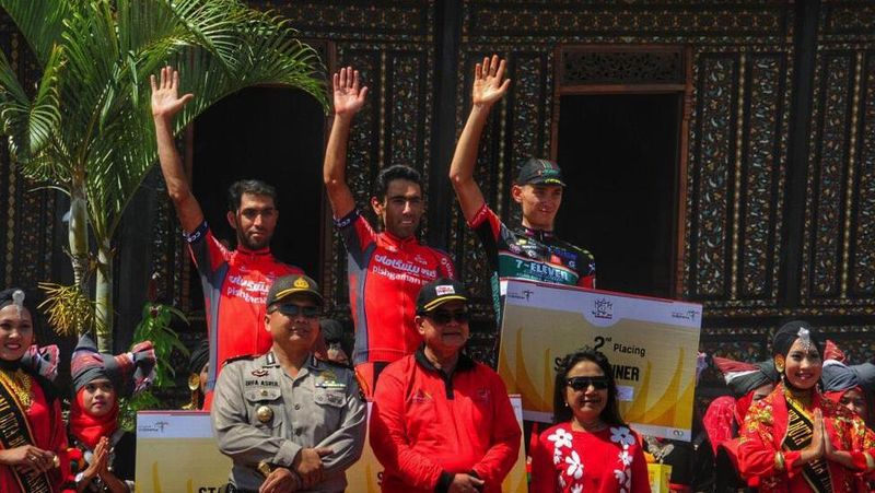 Tim Pishgaman Cycling masih mendominasi etape kedua Tour de Singkarak 2016.