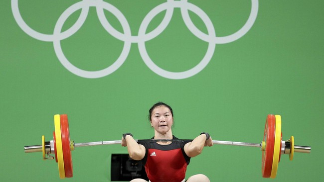 Atlet angkat besi Indonesia, Dewi Safitri, gagal menyumbang medali di kelas 53 kg. Medali emas diraih Hsu Shu-Ching dari Taiwan.