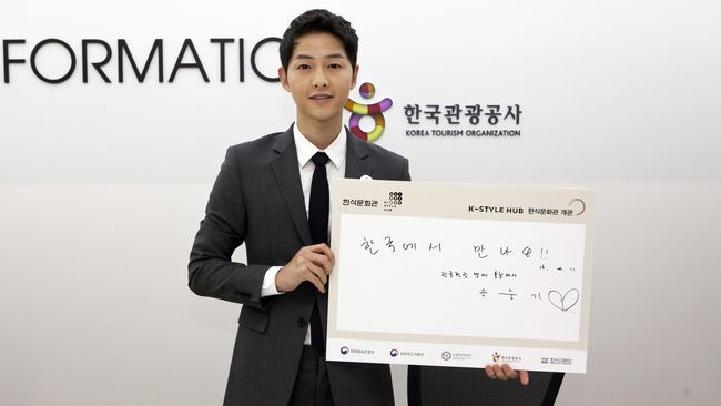 Banyak bintang Korea tetap melanjutkan pendidikan di sela kesibukannya. Beberapa dari mereka memilih jurusan yang tak berkaitan dengan profesinya kini.