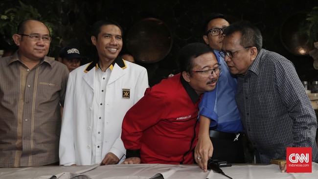 Enam partai lain dalam Koalisi Kekeluargaan siap mengusung calon lain jika hingga akhir Agustus PDIP belum menentukan calon gubernur mereka.