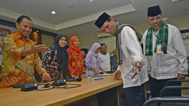 Seluruh pasangan calon gubernur dan wakil gubernur DKI Jakarta diperbolehkan menggelar kampanye tatap muka dengan konstituennya hingga malam hari.