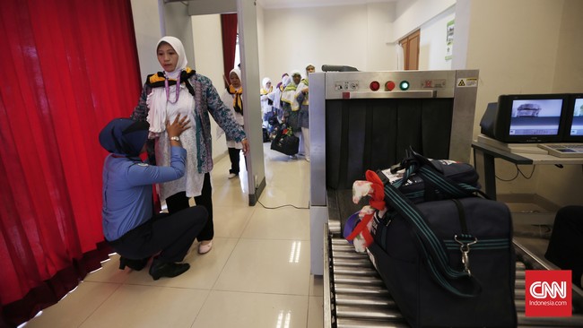 DPR Sentil Garuda soal Harga Pesawat Haji Mahal: Banyak Titipan DPR menyindir Garuda banyak 'titipan' pemenuhan komponen tidak wajib sehingga membuat harga pesawat makin mahal.