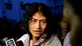 Setelah 16 Tahun, Aktivis India Akhirnya Berhenti Mogok Makan