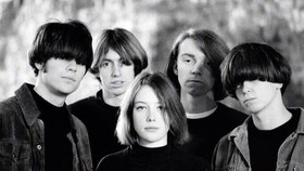 Vokalis Slowdive Lelang Memorabilia The Cure hingga Mogwai