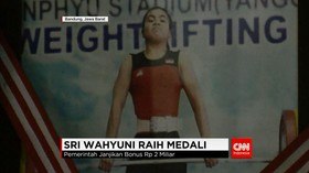 Sri Wahyuni Raih Medali Perak Angkat Besi
