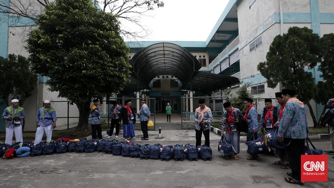 Sebanyak 11 kloter calon jemaah haji Indonesia dari lima embarkasi menjadi yang pertama diterbangkan ke Arab Saudi pada 17 Juli mendatang.