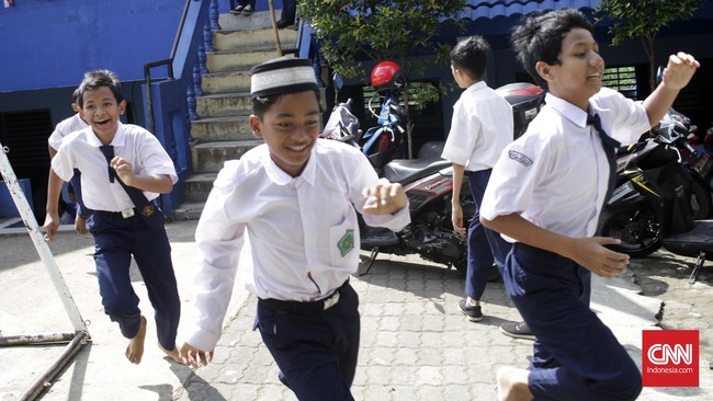 Sejumlah orang tua siswa di MTs di Kota Tanjungbalai, Sumatera Utara memprotes besarnya biaya ujian yang ditetapkan pihak sekolah.