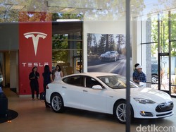Gegara Diskon, Showroom Tesla Digeruduk Ratusan Konsumen!