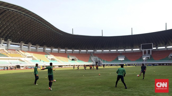 Pelatih tim nasional sepak bola Indonesia, Alfred Riedl, mengaku puas dengan penampilan pemain seleksi di periode pertama.