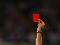 Cintaku Berawal dari Kartu Merah: Asmara Pesepakbola dan Wasit