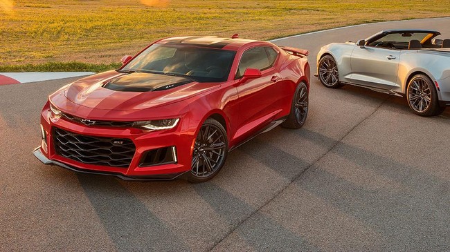 Camaro ZL1 terbaru ini bisa menghasilkan 650 tenaga kuda dan torsi 90,6 Kgm. Di bawah kap mesinnya adalah LT4 V-8 Supercharged dengan tenaga 70 bhp.