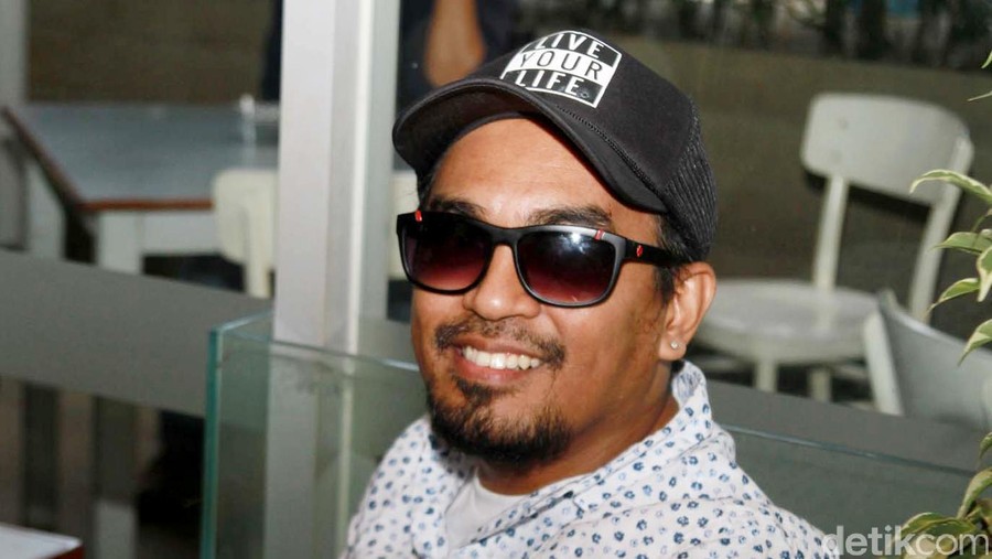 Meninggalnya Glenn Fredly benar-benar mengejutkan. Solois asal Ambon ini meninggal dunia karena dugaan meningitis pada petang tadi.