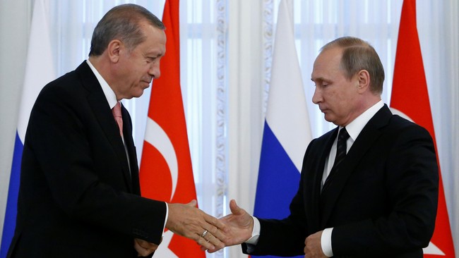 Mengecam serangan kimia di Suriah, Presiden Erdogan menyebut Bashar al-Assad sebagai pembunuh yang bertanggung jawab atas kematian puluhan orang.