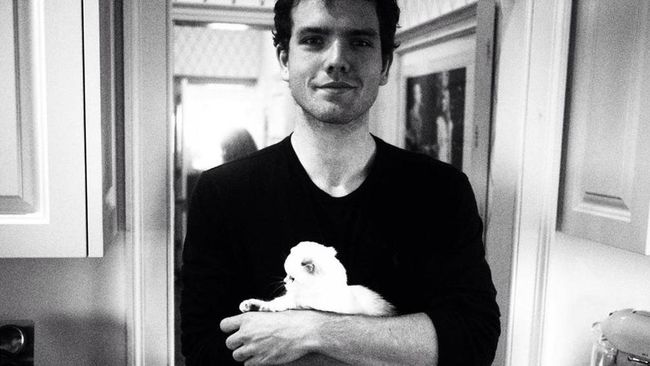 Diam-diam, Austin Swift mengawali debut di layar lebar dalam film I.T yang juga dibintangi Pierce Brosnan.