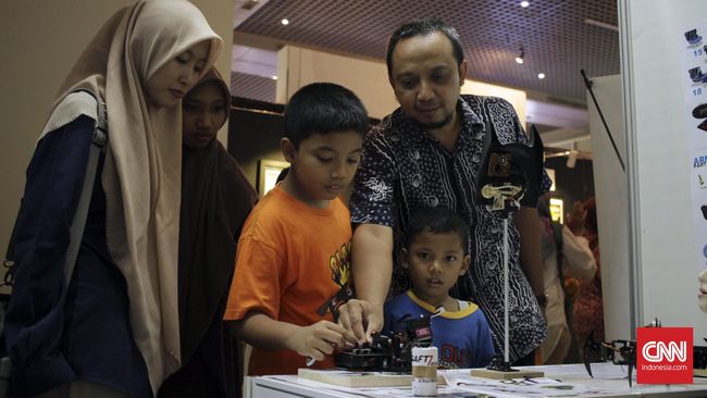 Orang tua bisa guru tepat untuk menerangkan pengetahuan tentang seksualitas pada anak-anak dengan cara yang sesuai dengan kebutuhan dan usia.
