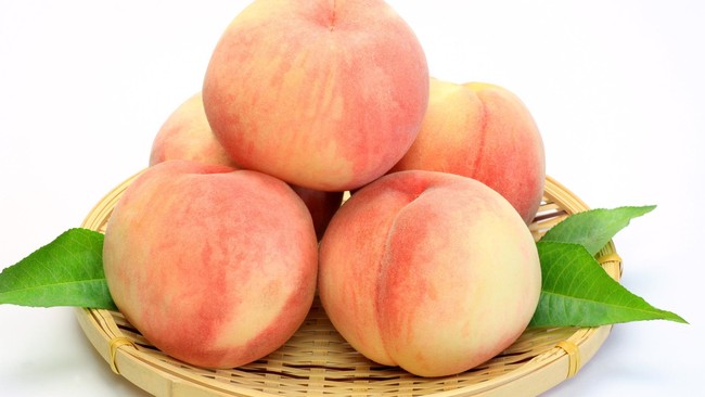 Buah persik mungkin masih asing di telinga kita. Tapi buah yang berasal dari China ini punya banyak manfaat lho.