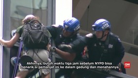 Ingin Bertemu Trump, Seorang Pria Panjat Trump Tower