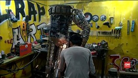 Seniman Irak Ubah Kepingan Logam Buangan Jadi Karya Seni