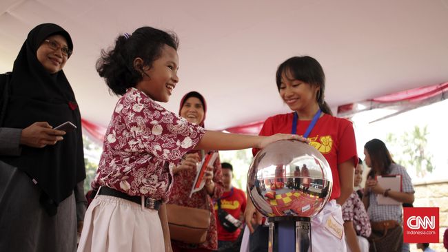 Politikus PDIP Soal Siswi Dipaksa Berjilbab: Guru Bukan Digaji Zakat Politikus PDIP Ima Mahdiah mengungkapkan praktik pemaksaan jilbab terhadap siswi di sekolah negeri di Jakarta.