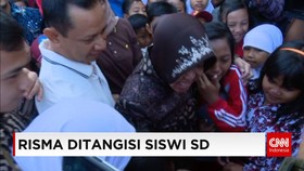 Pencalonan Risma Jadi Gubernur DKI Disambut Tangis