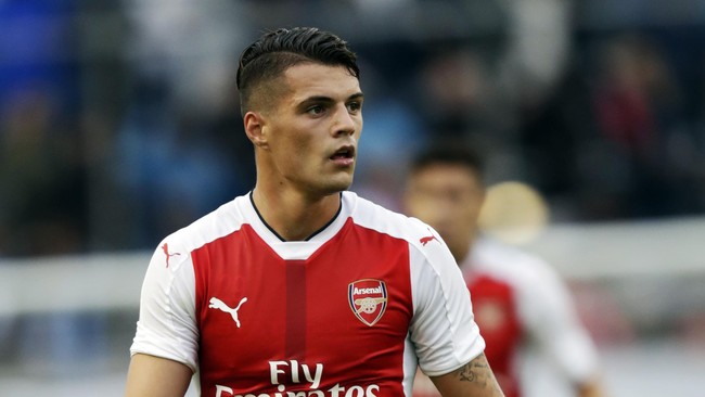 Mantan pemain Arsenal Ray Parlour menilai masih terlalu dini untuk membandingkan Granit Xhaka dengan legenda The Gunners, Patrick Vieira.
