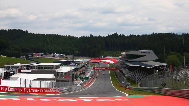 Pihak pengelola Sirkuit Red Bull Ring memperlebar jarak run off di sisi kanan tikungan 10 dan mempersempit ruas tikungan dari 13 menjadi 10 meter.