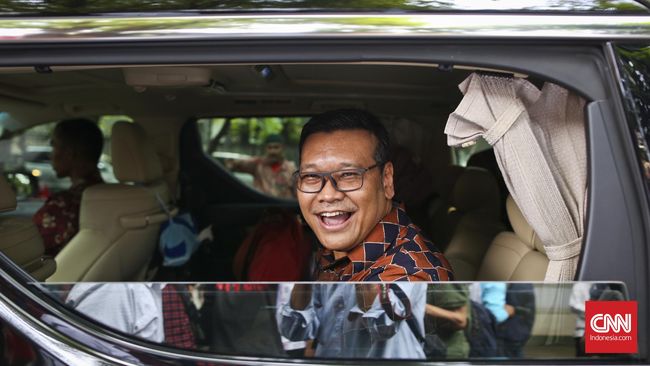 Ketua DPP PDIP Eriko Sotarduga mempertanyakan alasan sejumlah parpol yang telah berkoalisi tak kunjung mendeklarasikan capres 2024.