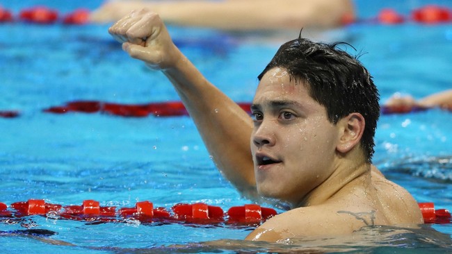 Emas Olimpiade pertama sepanjang sejarah untuk Singapura direbut perenang 21 tahun, Joseph Schooling, dengan mengalahkan Michael Phelps.