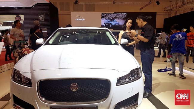 Kesan Sporty dan seolah beraksesn Inggris ditorehkan oleh Jaguar New XF 2.0 Black Jack.