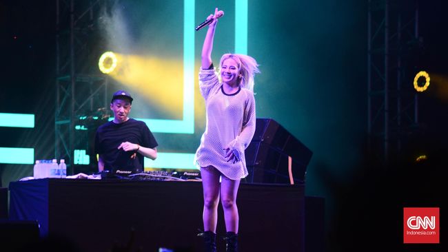 YG Entertainment Buka Suara Soal Kontrak CL YG Entertainment mengatakan CL hingga kini masih membahas status kontraknya bersama agensi.