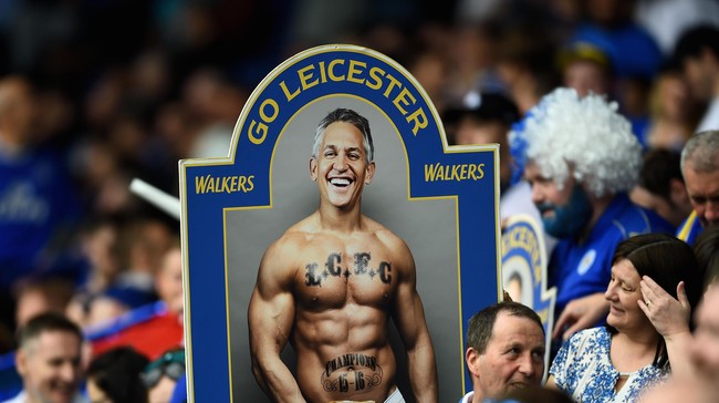 Gary Lineker harus memakan ucapannya sendiri: membawakan acara televisi dengan pakaian dalam seandainya Leicester City juara Liga Primer Inggris.
