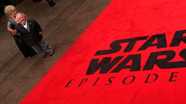 Film lanjutan dari Star Wars: The Force Awakens tersebut dijadwalkan baru akan rilis pada 2017.