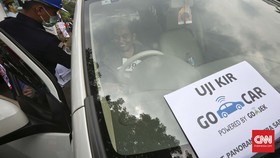 Mobil Grab, Uber dan GoCar Mulai Uji KIR