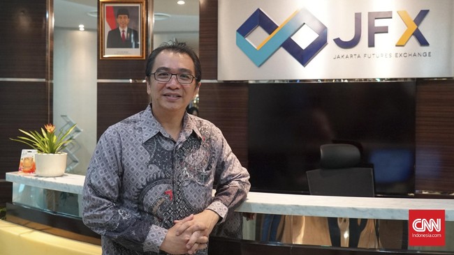 Empat bank yang ditunjuk JFX adalah PT Bank Mandiri Tbk, PT Bank Negara Indonesia Tbk, PT Bank CIMB Niaga Tbk dan PT Bank Central Asia Tbk.