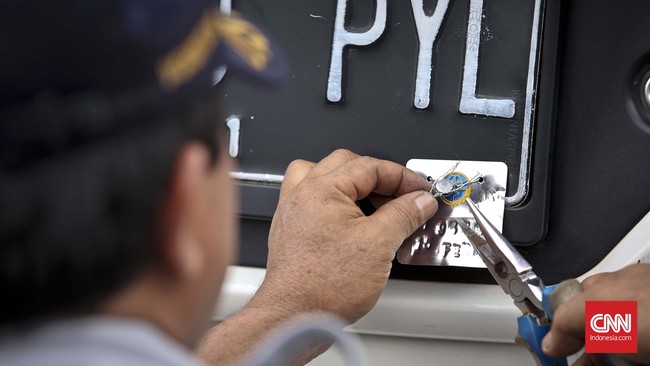 Kementerian Perhubungan akan berkonsultasi dengan penyedia asuransi untuk mengetahui apakah benar asuransi akan hilang seandainya kendaraan diuji kir.