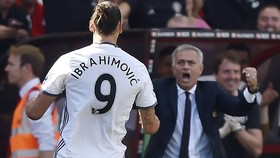 Cetak Gol di Debut EPL, Ibrahimovic Tuai Pujian Mourinho