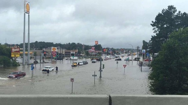 Banjir di Lousiana, Amerika Serikat, menyebabkan lima orang tewas dan sekitar 20 ribu lainnya dievakuasi. 