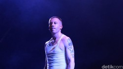 Lirik Lagu Hind's Hall - Macklemore