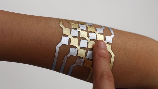 Tato pintar yang dinamakan DuoSkin ini dilengkapi dengan perangkat lunak yang bisa digunakan sebagai touchpad laptop atau mengendalikan ponsel.
