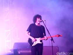 The 1975 Tutup Panggung di Glastonbury 2025, Matty Nangis Gak Karuan