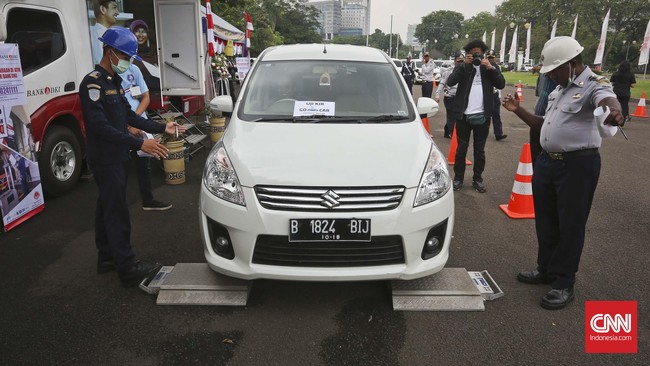 Perubahan struktur pajak dari kapasitas mesin menjadi emisi karbon, bisa dikaitkan dengan rencana uji kelaikan kendaraan (kir) oleh pihak di luar pemerintah.