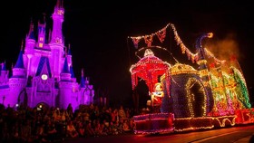 Parade Lampu Hias Disney World Bakal Ditiadakan