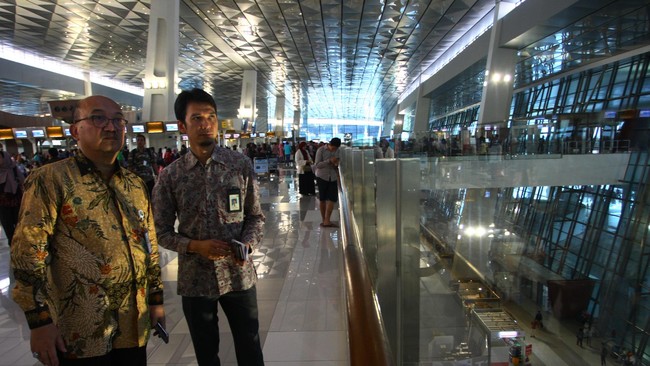 YLKI meminta Kemenhub menginvestigasi banjir di Terminal 3 yang terjadi pada Minggu (14/8) kemarin, dan menjatuhkan hukuman kepada kontraktor.